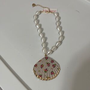 Betsey Johnson NWTChic Pearl Necklace with Floral Shell Pendant